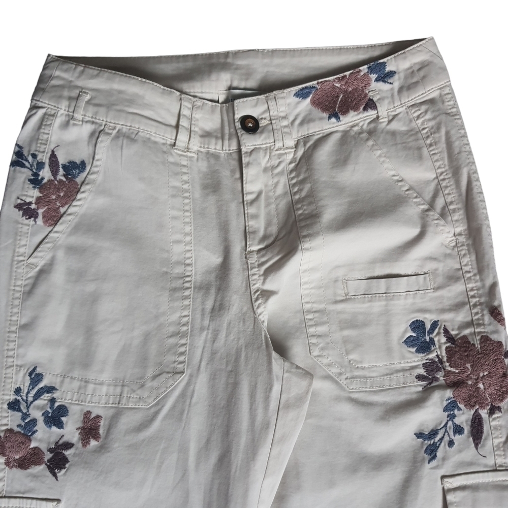 Sundance Embroidered Floral Cargo Pants Womens Size 2 Cream Spring Straight Leg - Picture 4 of 16